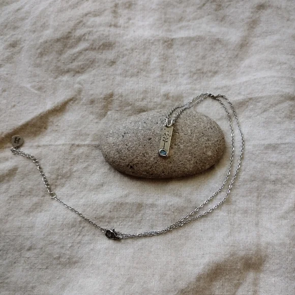 Exquisite Tree Necklace - Picture 4 of 4